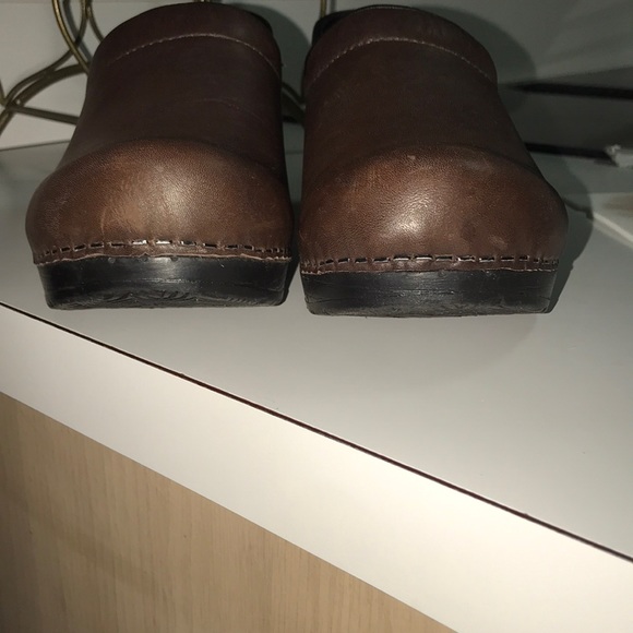 SANITA BROWN LEATHER CLOGS - Picture 9 of 9